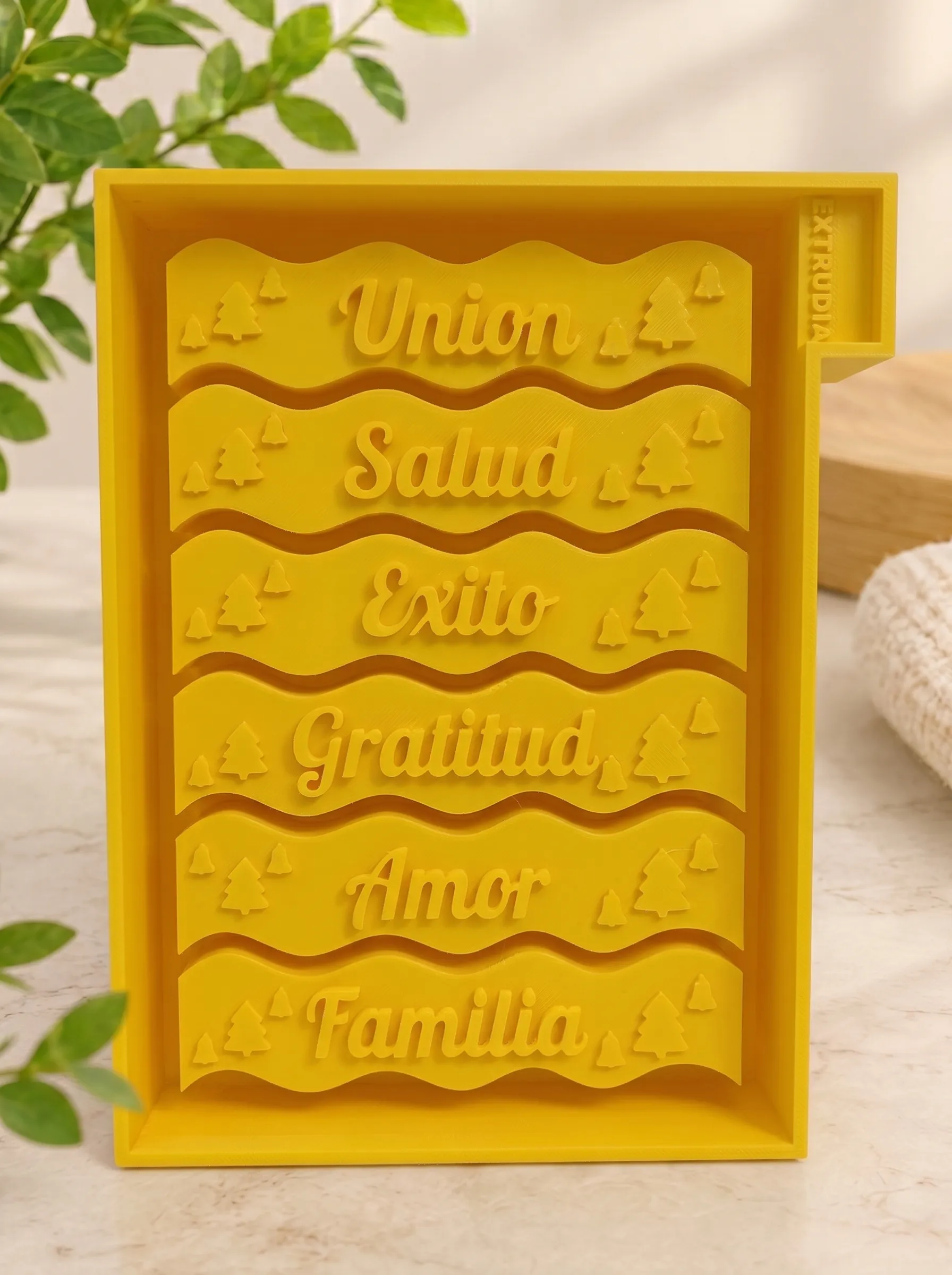 Hermosa matriz contramolde ondulada ideal para crear moldes de silicona que se transformen en velas.
